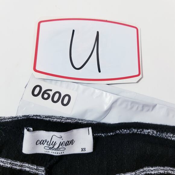 Carly Jean Los Angeles Striped Ribbed Knit Oversized Blouse - Picture 9 of 9